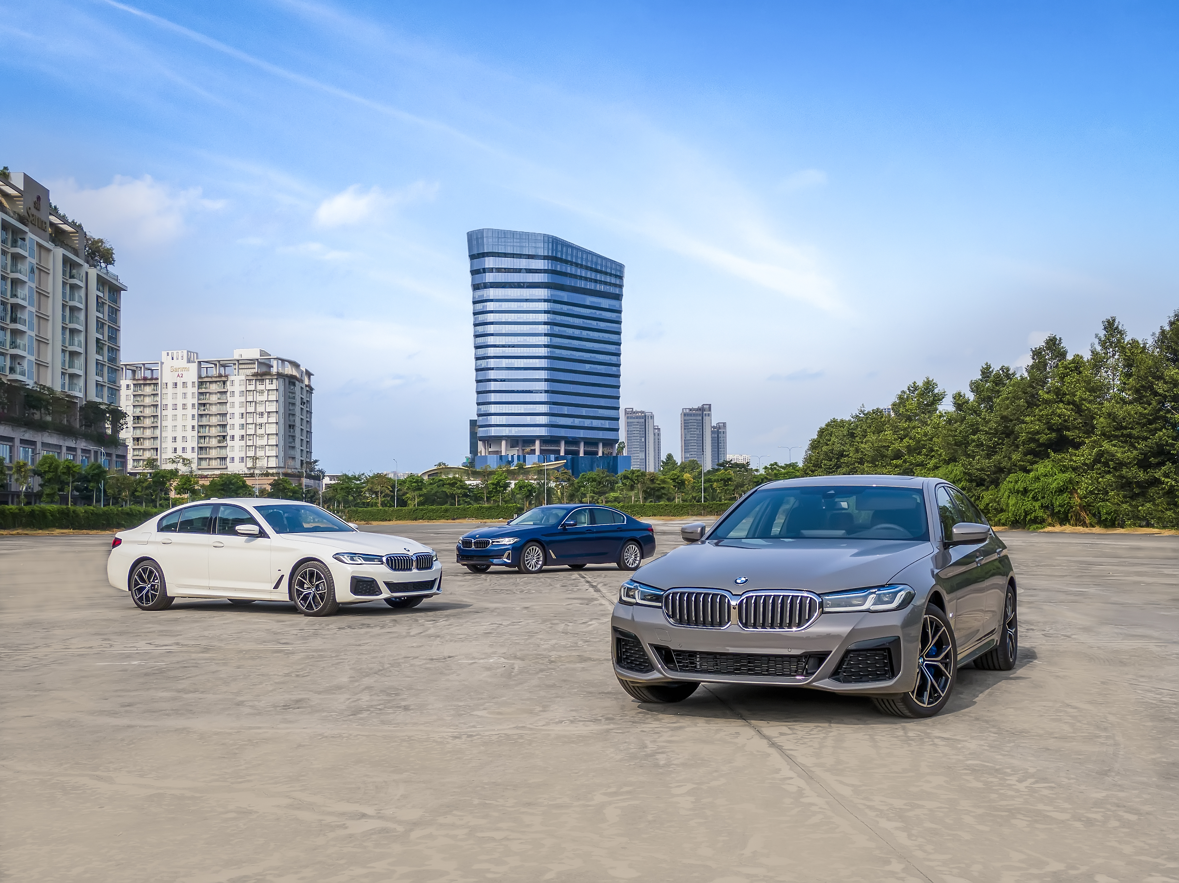 bmw-530i-m-sport-duoc-uu-dai-gan-300-trieu-dong.jpg