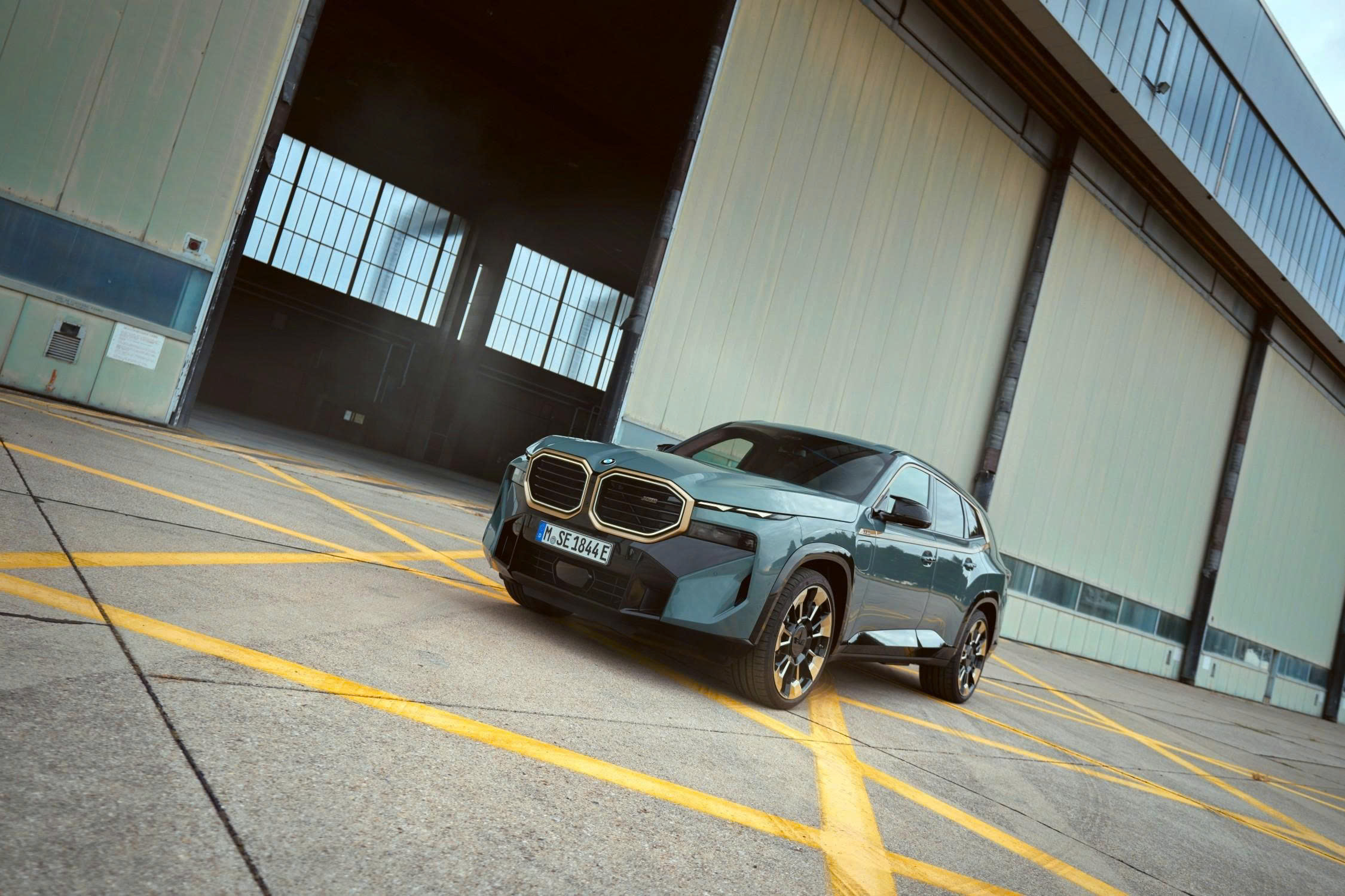 bmw-xm-1.jpg
